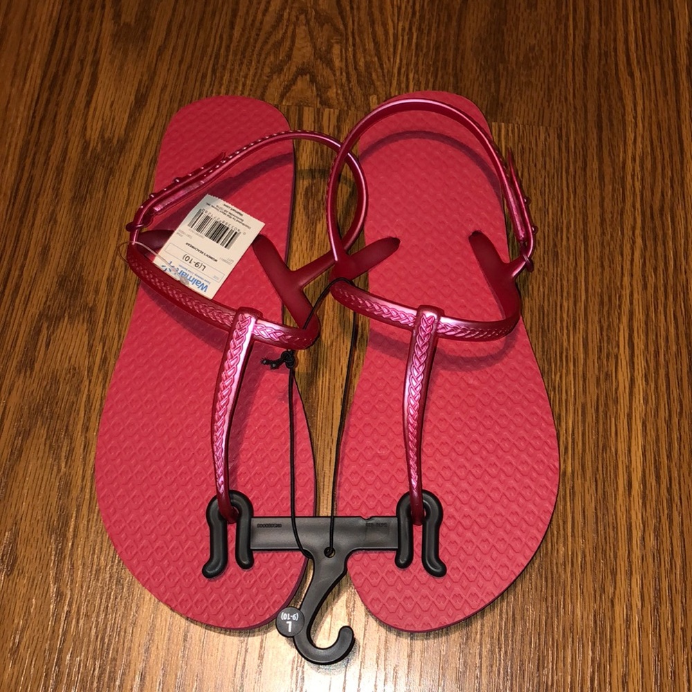 BRAND NEW WOMANS SANDALS SIZE LARGE SIZE 9-10. SMOKE FREE HOME - Picture 1 of 4
